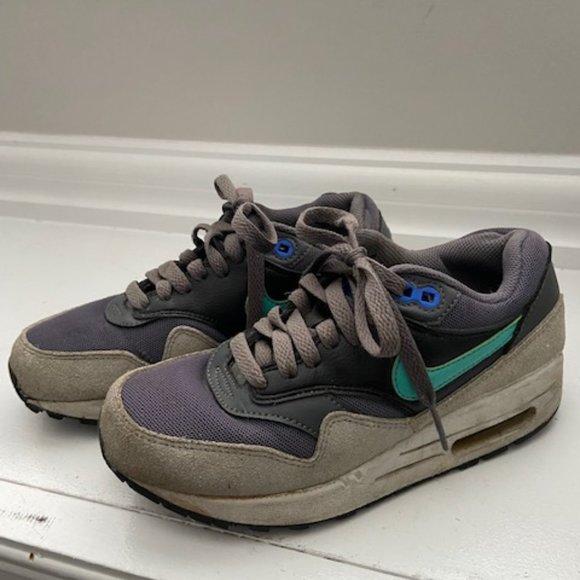 Nike Air Runners, Ladies 5/ Youth 3.5 - Picture 2 of 6